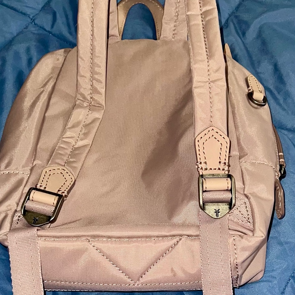 Mini backpack 🎒 - Picture 3 of 5